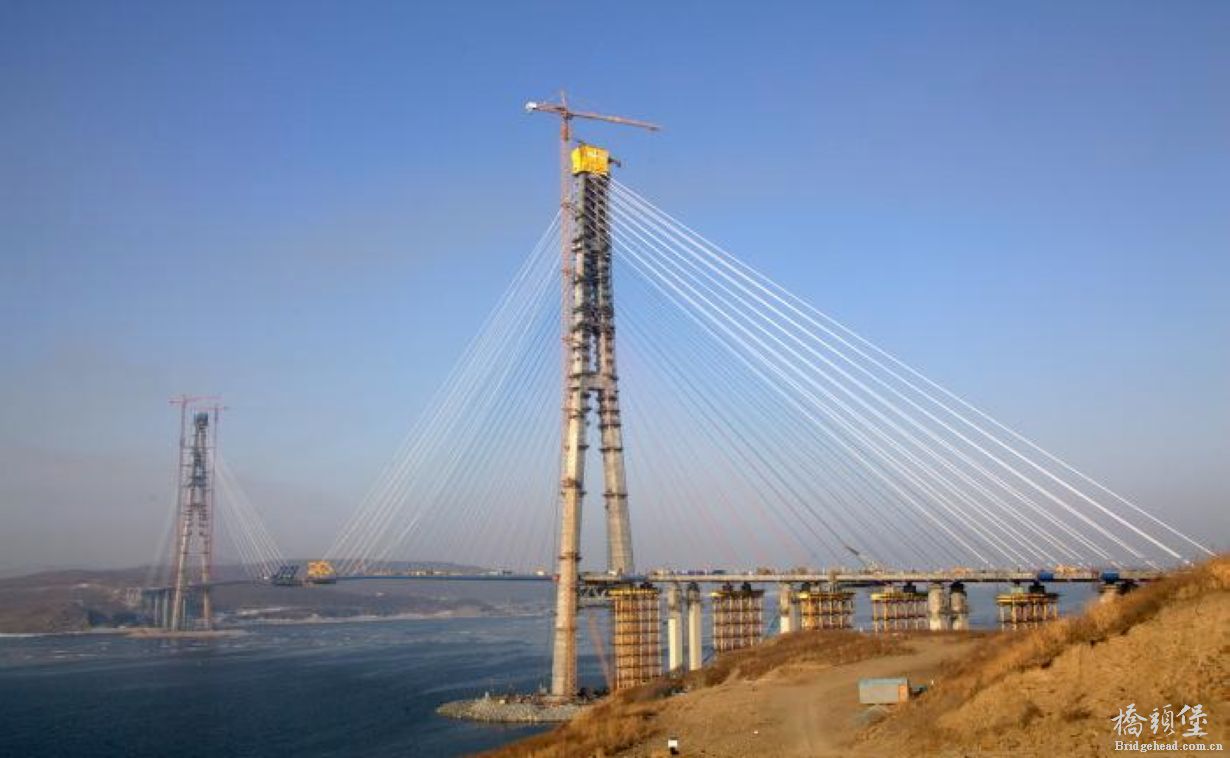 俄罗斯海参崴俄罗斯岛跨海大桥（Russky Island Bridge）施工场景