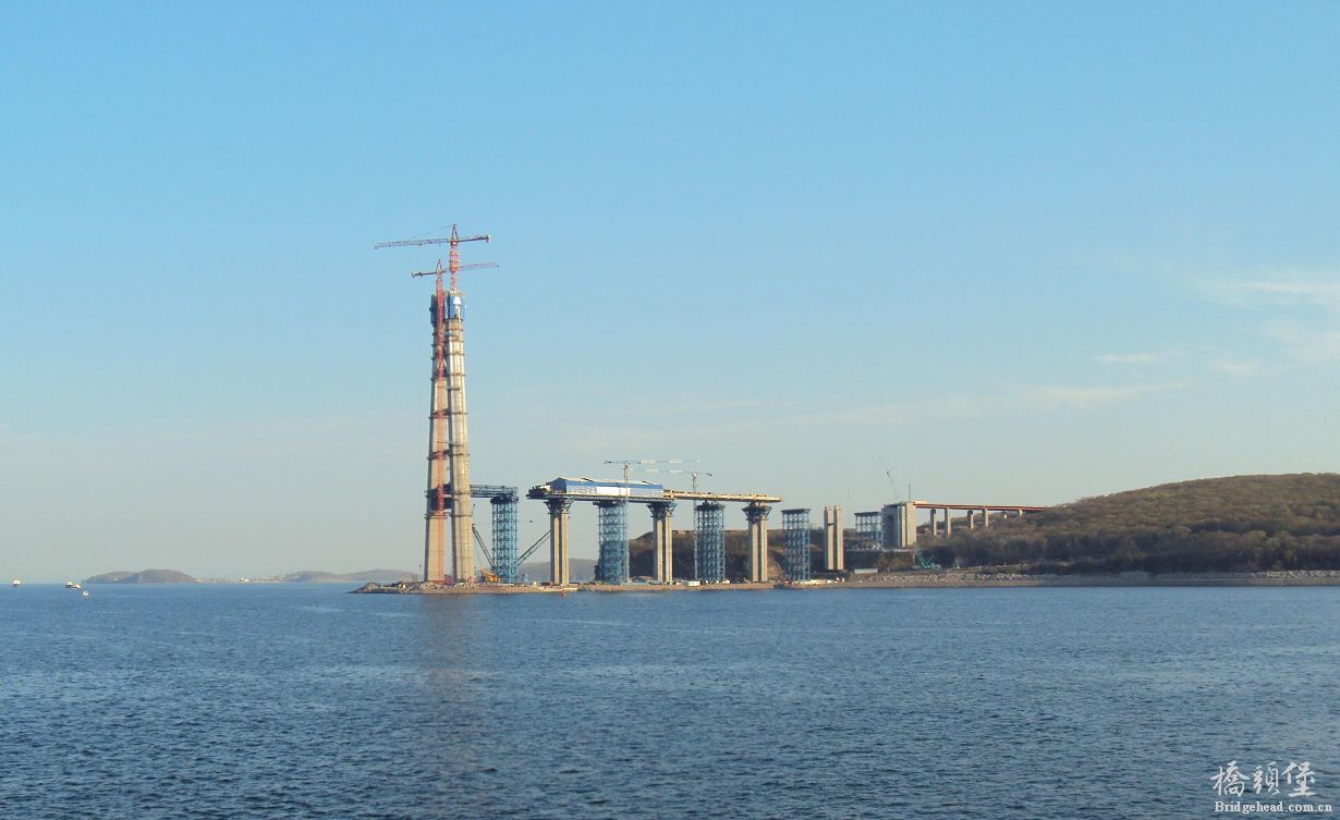 俄罗斯海参崴俄罗斯岛跨海大桥（Russky Island Bridge）施工场景