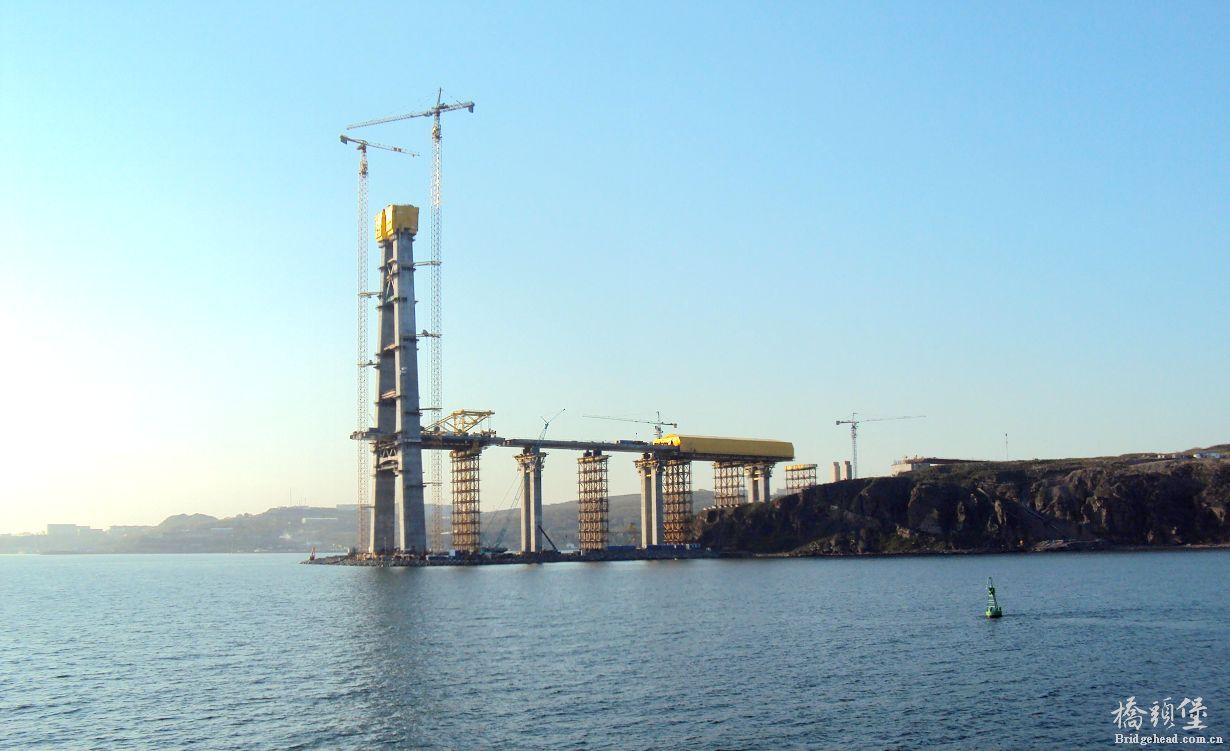 俄罗斯海参崴俄罗斯岛跨海大桥（Russky Island Bridge）施工场景