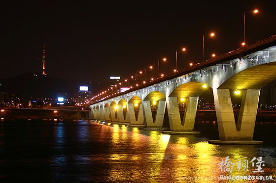 汉江上桥夜景不错