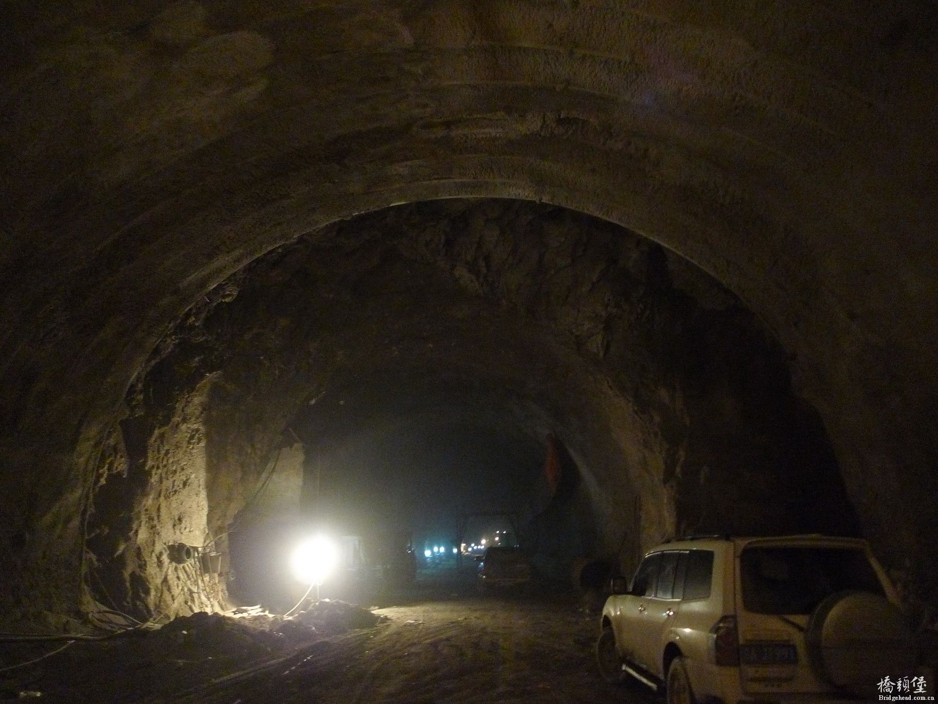 建设中的隧道3.JPG