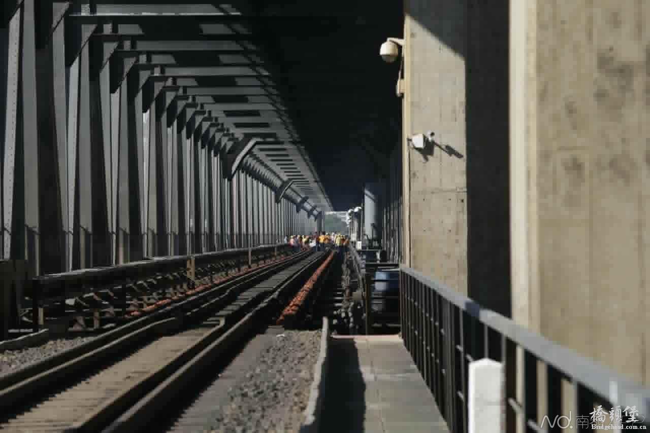 hY3a-fxivsew2353586.jpg