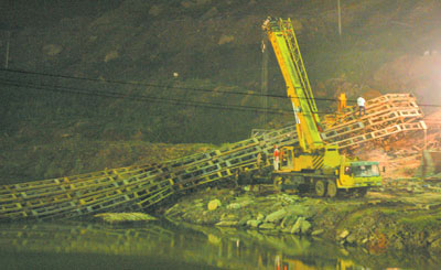 荣昌观音桥在建的海棠桥垮塌