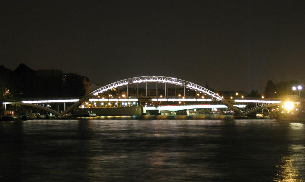 法国巴黎德彼利天桥4.jpg