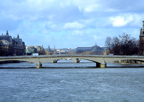 法国 塞纳河 Pont du Carrousel游骑兵桥 骑战桥.jpg