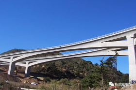 美国加州Devil's Slide Bridges 空腹式连续刚构桥