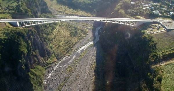 Pont du Bras de la Plaine-JacquesMossot.jpg