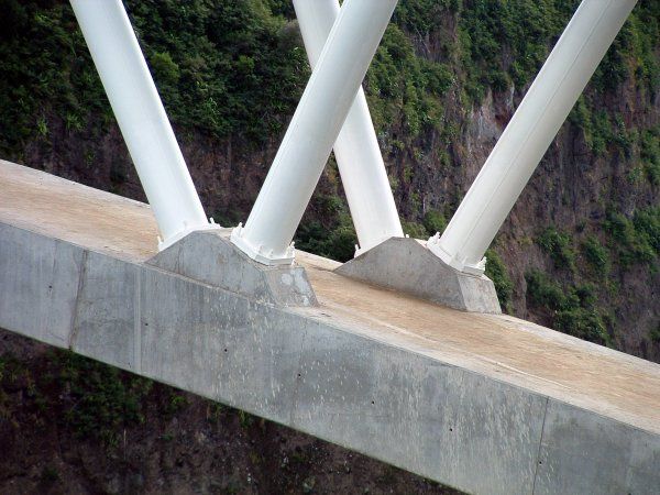 Pont du Bras de la Plaine-JacquesMossot3.jpg