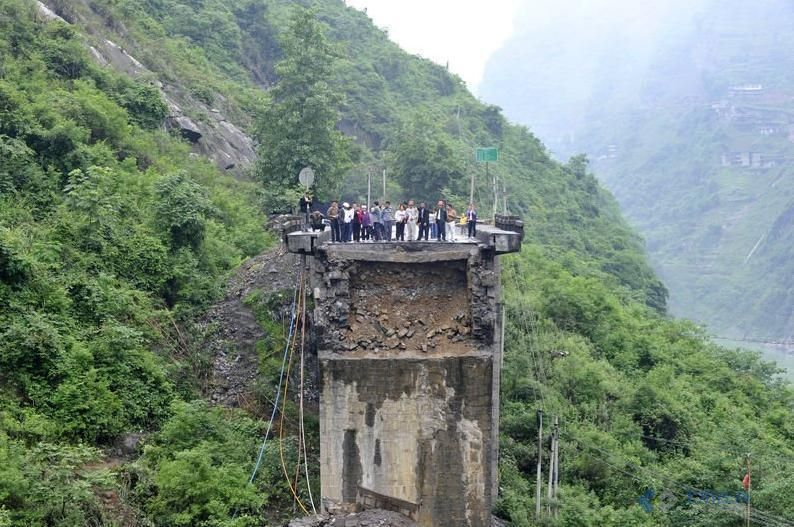 重庆一座建成12年大桥垮塌.jpg