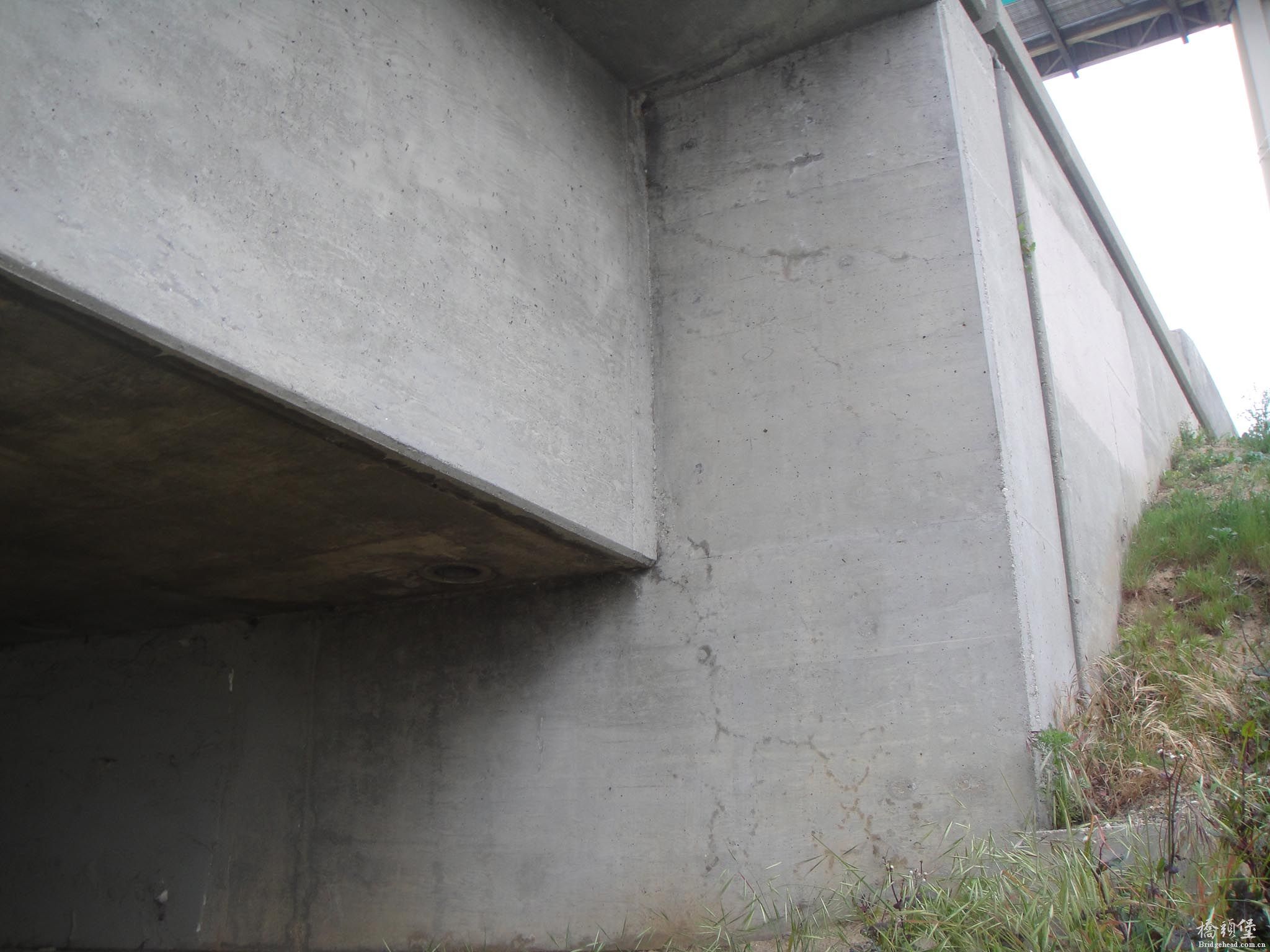 洛杉矶91号高速公路匝道桥桥台支座处理放大0.jpg