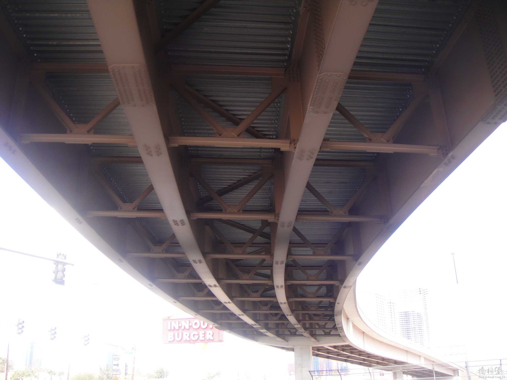 钢结构曲线桥（拉斯维加斯）.jpg