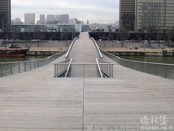 Passerelle Simone de Beauvoir桥6.jpg