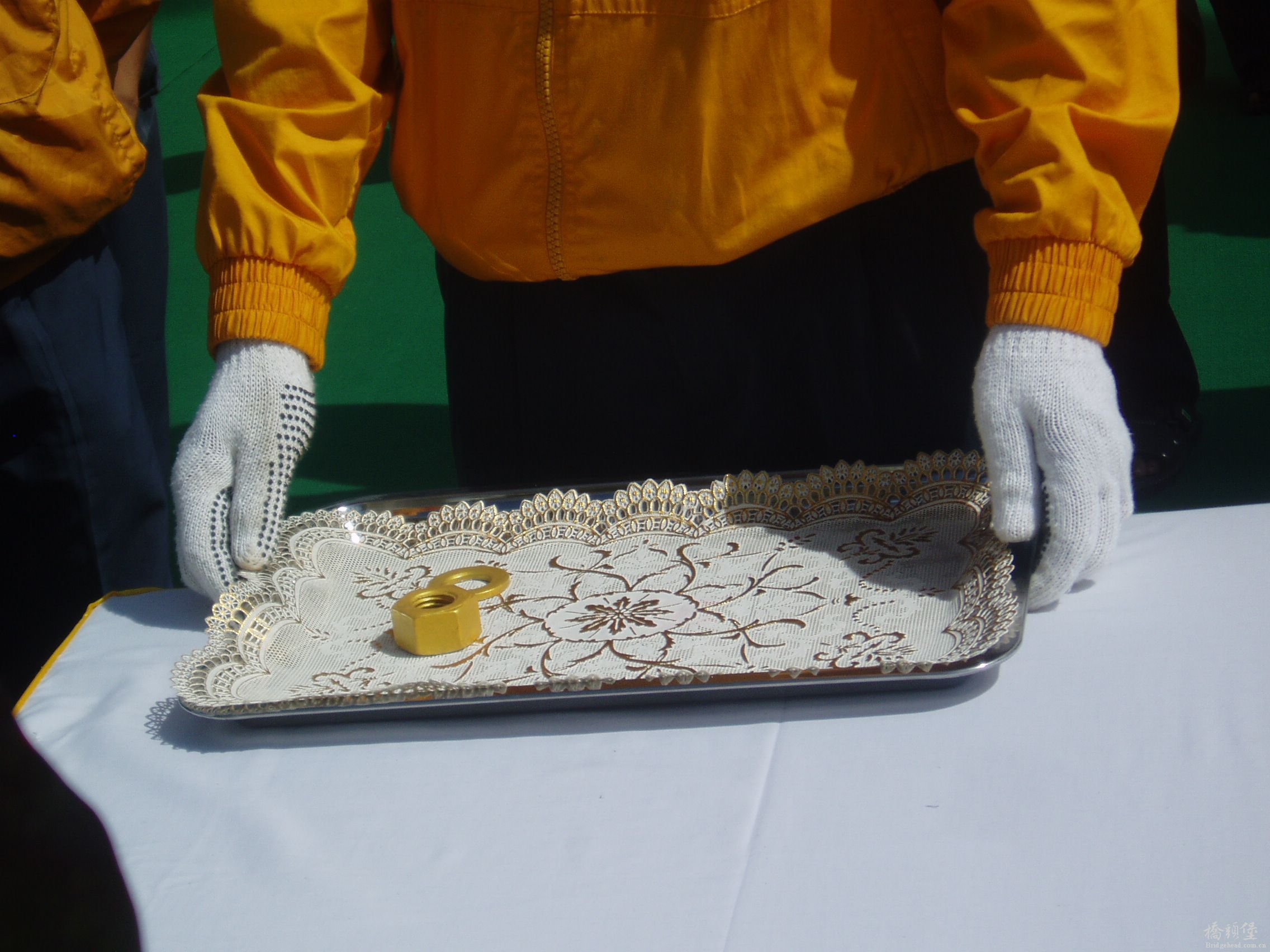 金色螺母