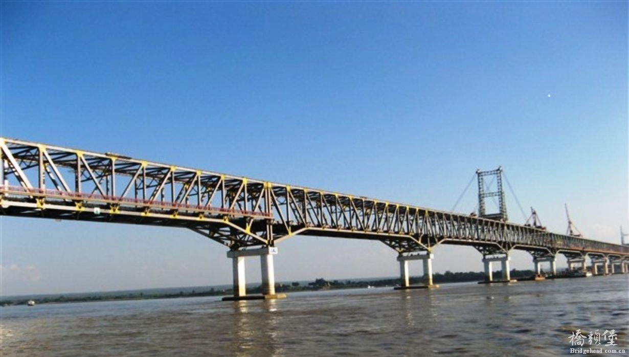缅甸马圭帕克库伊洛瓦底江帕克库大桥（Pakokku Bridge）钢梁合拢