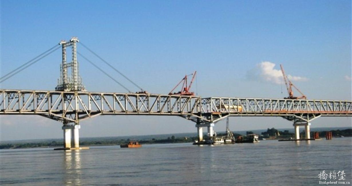 缅甸马圭帕克库伊洛瓦底江帕克库大桥（Pakokku Bridge）钢梁合拢