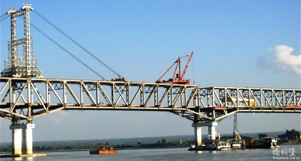 缅甸马圭帕克库伊洛瓦底江帕克库大桥（Pakokku Bridge）钢梁合拢