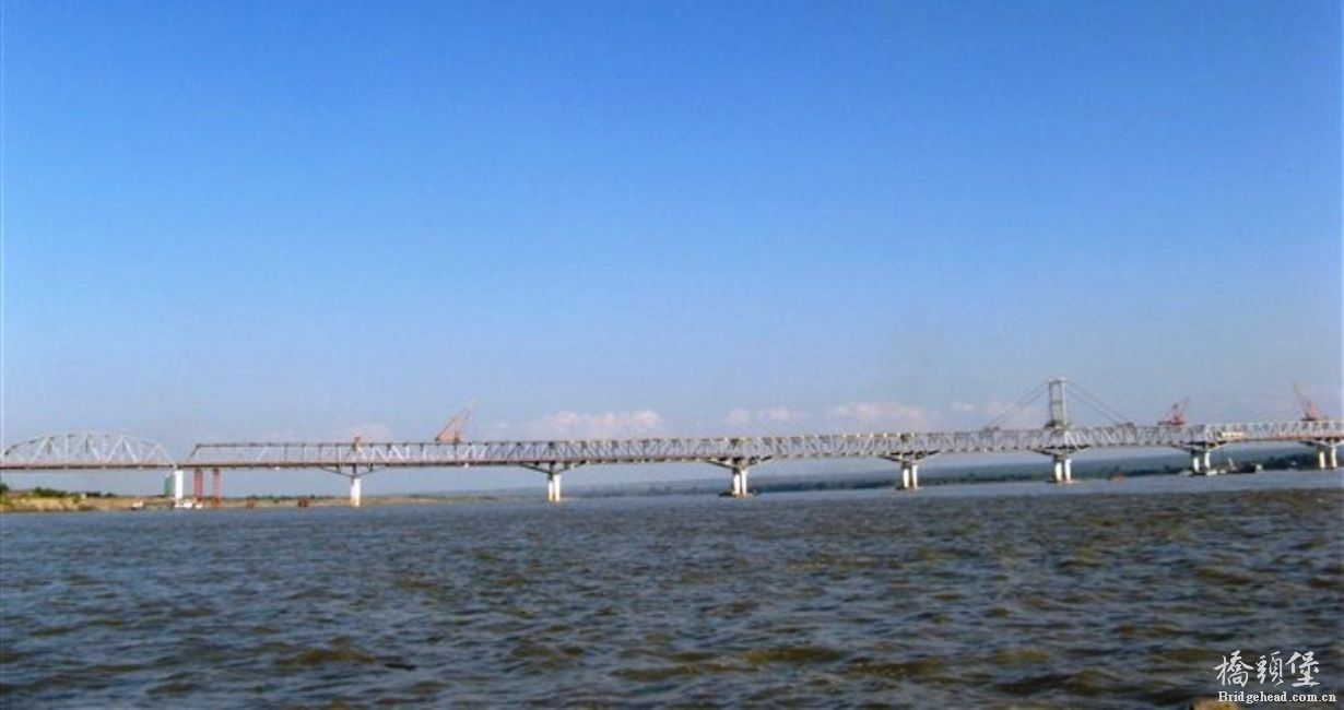 缅甸马圭帕克库伊洛瓦底江帕克库大桥（Pakokku Bridge）钢梁合拢