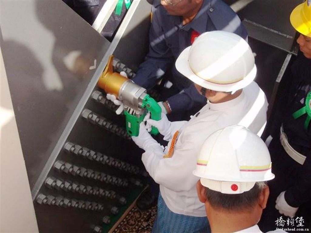 金栓施拧