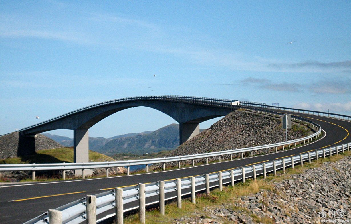挪威鲁姆斯达尔斯多塞海峡大桥（Storseisundetbrua）