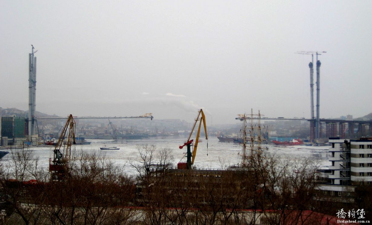 俄罗斯海参崴金角湾大桥（Zolotoy Rog Bridge）施工场景