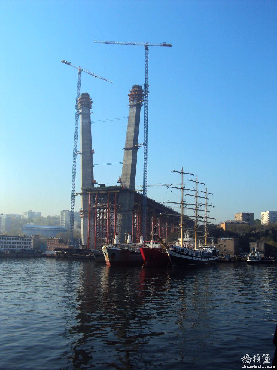 俄罗斯海参崴金角湾大桥（Zolotoy Rog Bridge）施工场景
