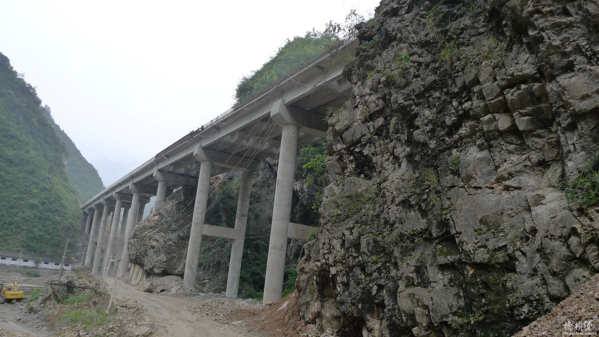 山区桥梁3.JPG
