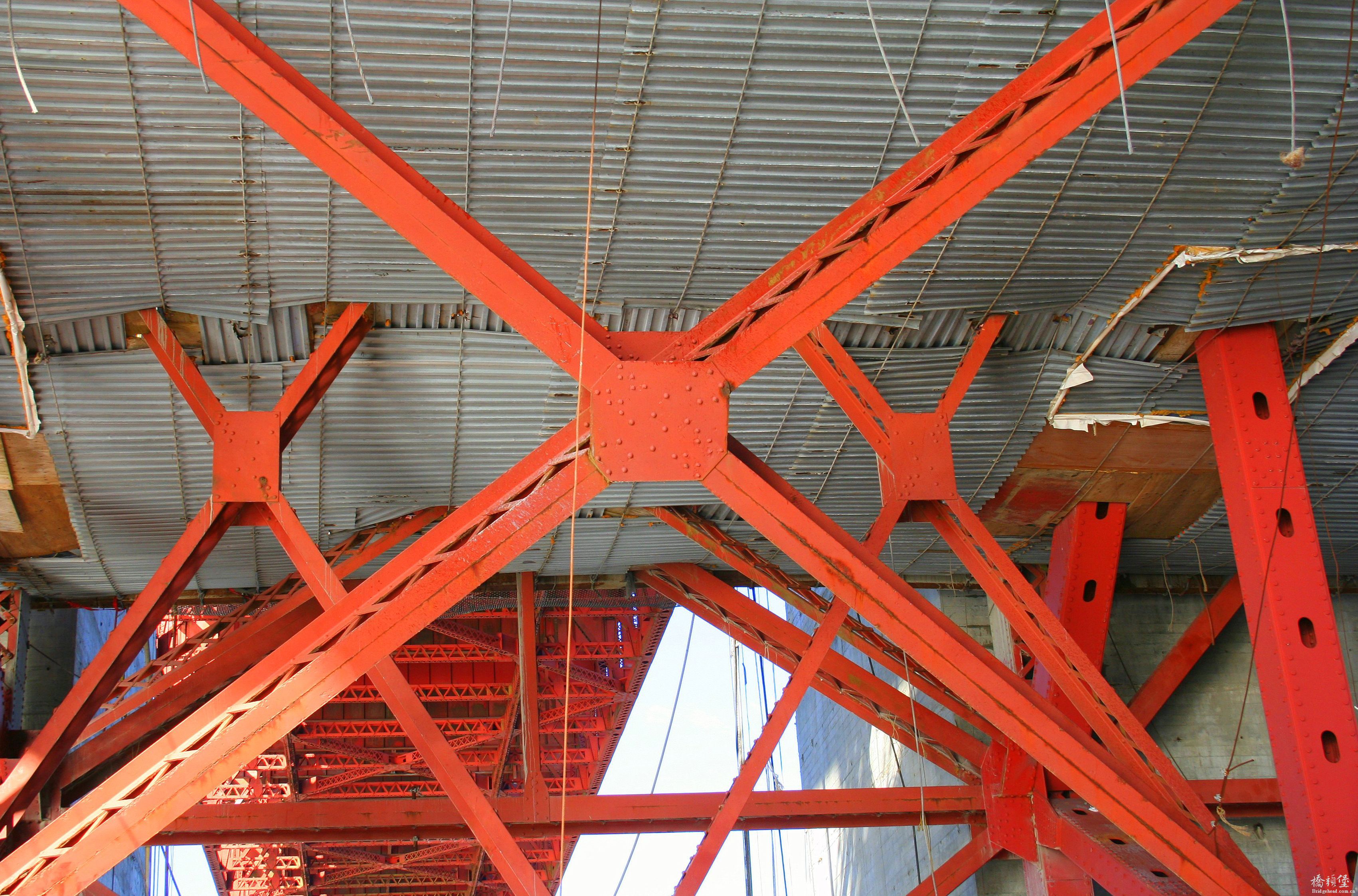 73021194_dc3ecf18bfgoldengatebridgeunderbelly_o.jpg