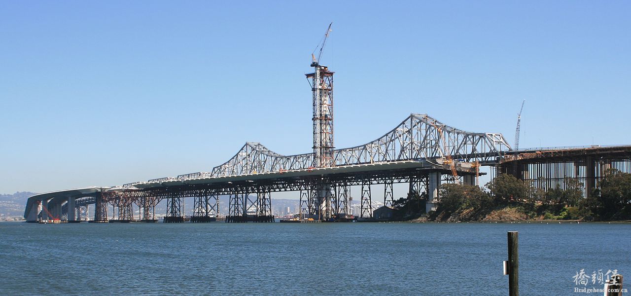 东海岸大桥及建设中的新桥.jpg