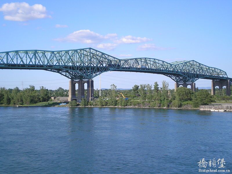 800px-Champlain_Bridge.jpg