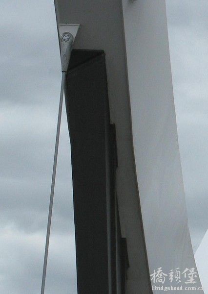 infinity_bridge_accidental_arty_photo_south_across_bridge_detail.jpg