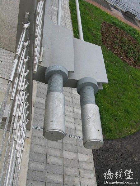 infinity_bridge_cable_ties_north_bank.jpg