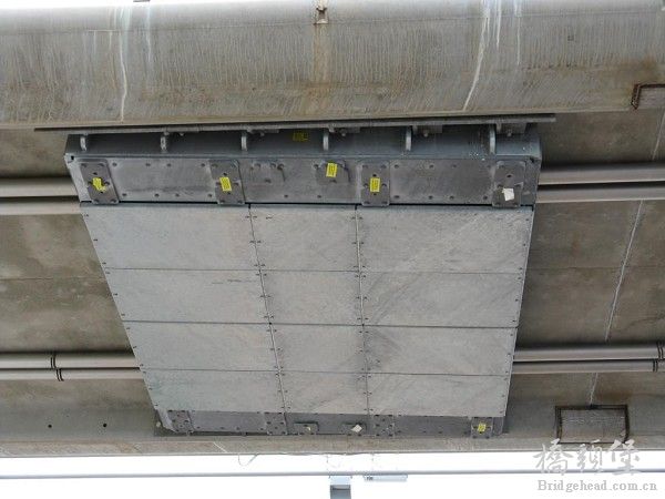 infinity_bridge_damper_on_small_arch.jpg