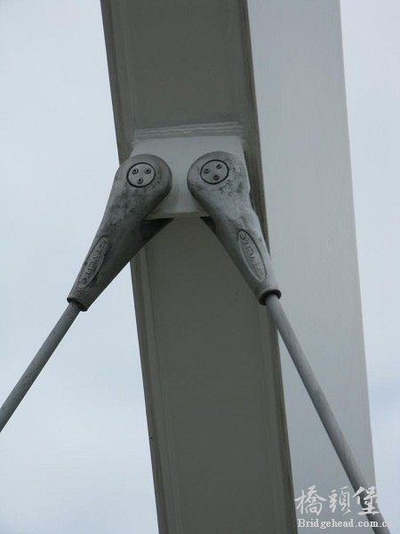 infinity_bridge_most_northerly_cable_arch_fastening.jpg