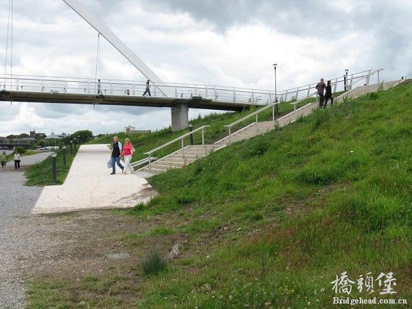 infinity_bridge_northern_end.jpg