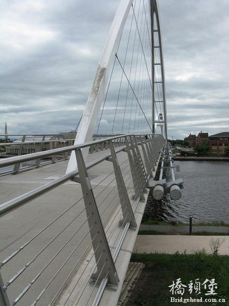 infinity_bridge_view_from_northern_bank.jpg