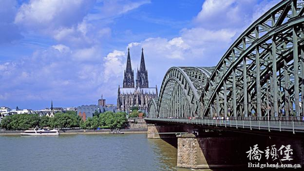 150922104825_cologne_bridge.jpg