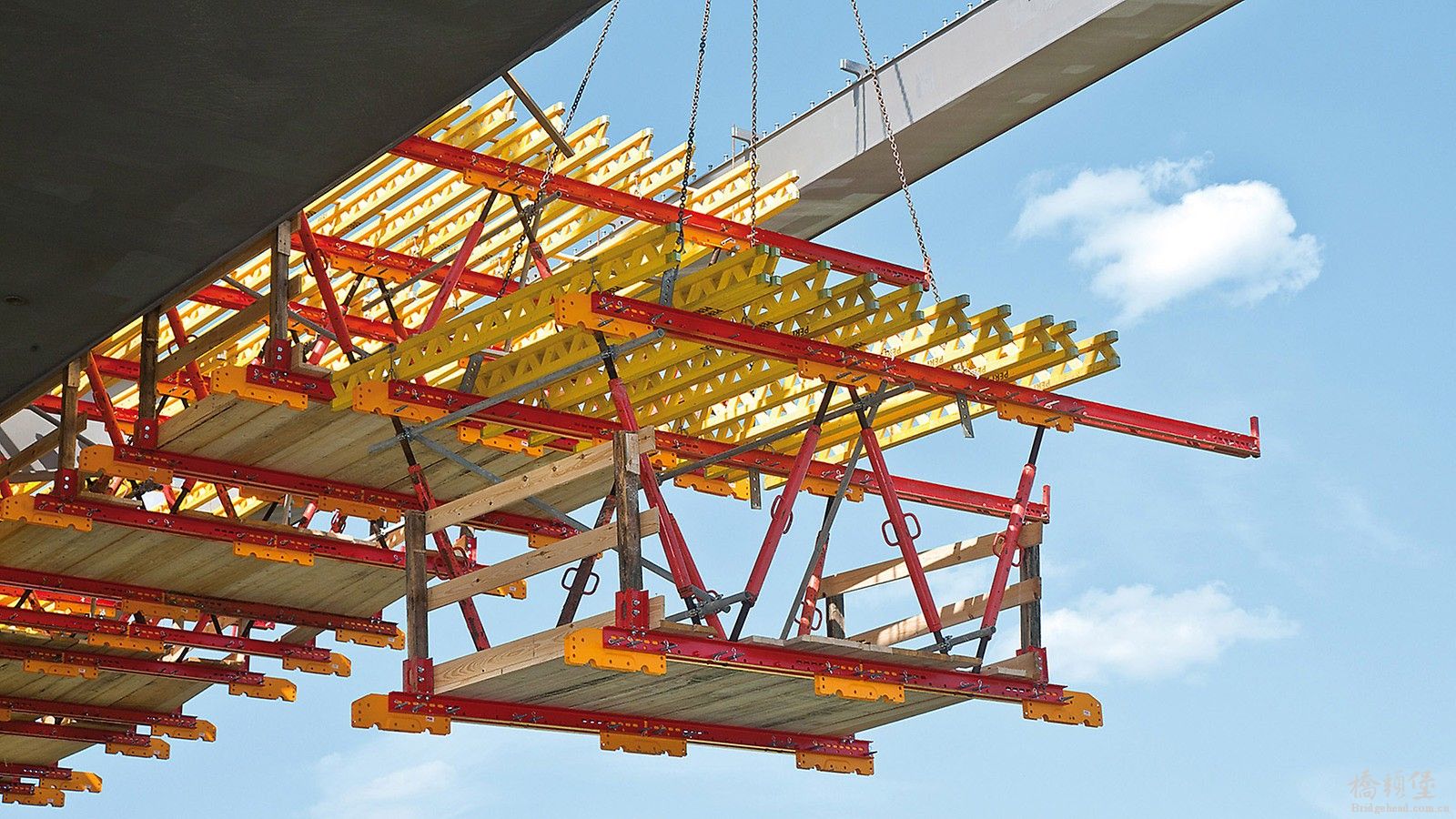 lightweight-raised-formwork-units-facilitated-fast-and-simple-moving-to-the-next.jpg