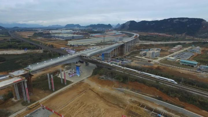 龙怀高速桥梁转体 (2).jpg