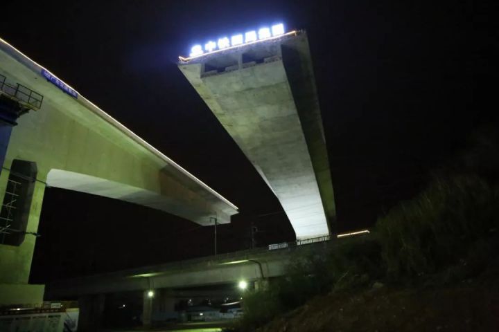 龙怀高速桥梁转体 (4).jpg