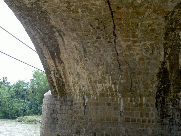 石拱桥主拱圈纵缝