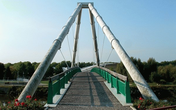 Footbridge across the Aisne at Soissons6.jpg