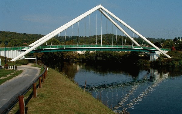 Footbridge across the Aisne at Soissons2.jpg