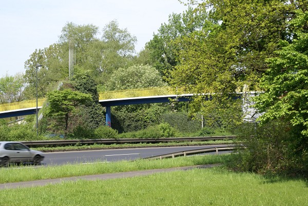 Am Mahnmal Pedestrian Bridge4.jpg