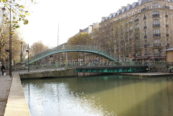 Alexanderstrasse Footbridge2.jpg