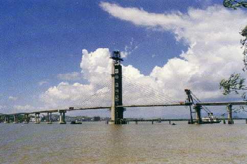 Nanhai Bridge over Jiujiang.jpg