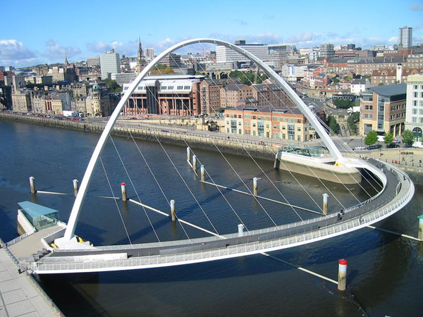 Gateshead Millenium Bridge.jpg