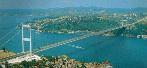  六、土耳其博斯普鲁斯海峡大桥，F.Fox设计