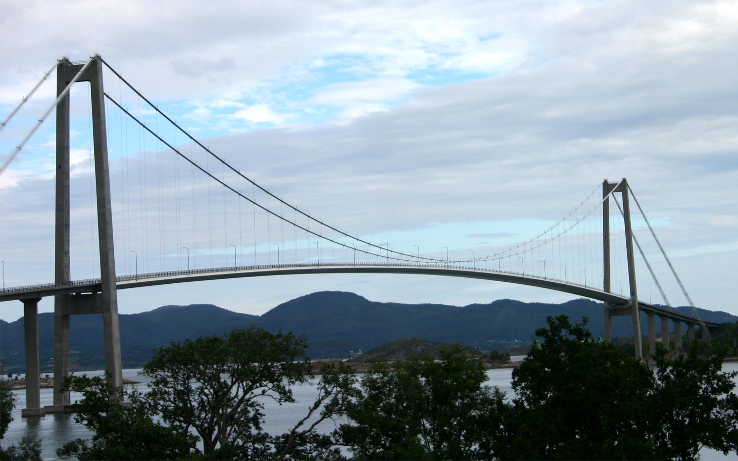 挪威 Gjemnessund 桥02.jpg