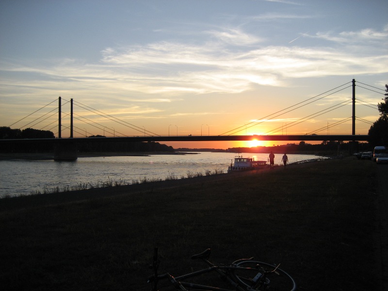 德国 Düsseldorf Theodor Heuss Bridge 01.jpg