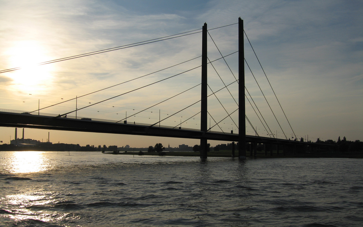 德国 Düsseldorf Rhein knie brücke 03.jpg